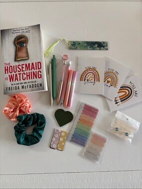 The Housemaid Is Watching book + pastel stationery set - Pink, Green, Peach